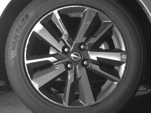 Used 2025 Nissan Versa SV image 13