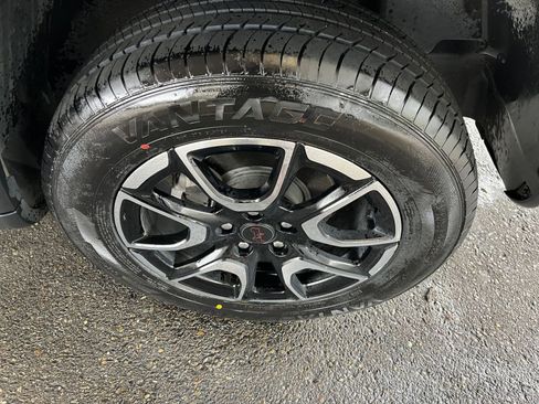 Used 2025 Jeep Compass Trailhawk AWD/4WD image 30