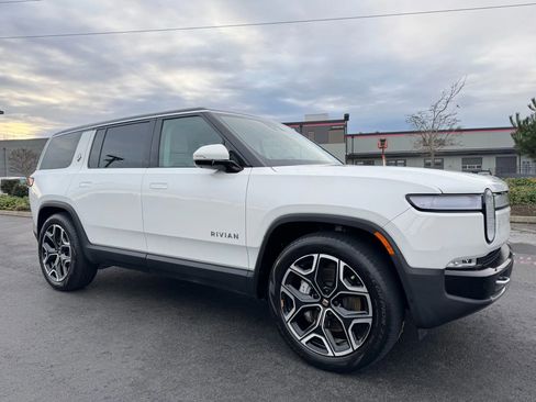 Used 2024 Rivian R1S Adventure image 1