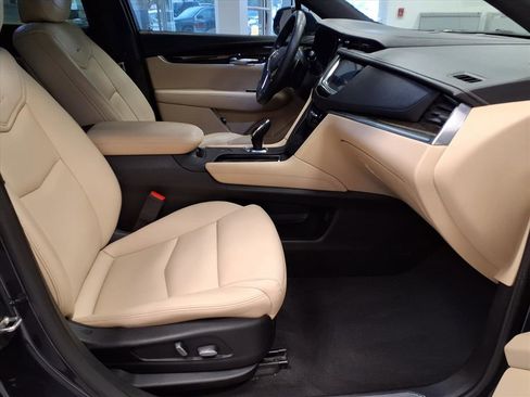 Used 2019 Cadillac XT5 FWD image 10