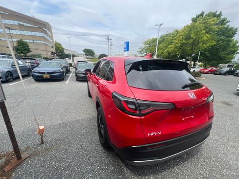 Certified 2024 Honda HR-V Sport image 32