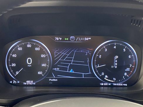 Used 2021 Volvo XC60 T5 Momentum w/ Premium Package image 19