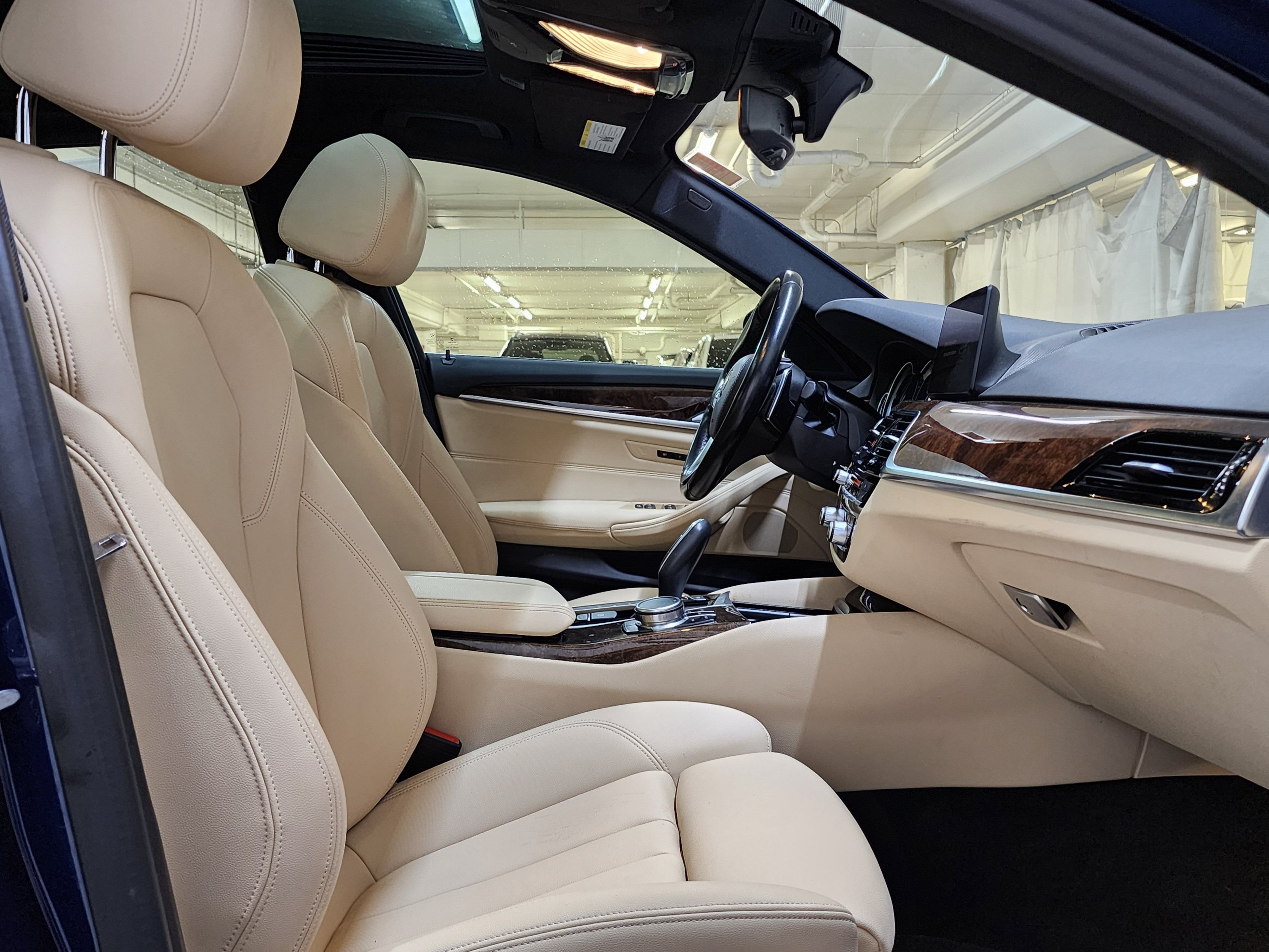 Used 2019 BMW 530e xDrive w/ Premium Package AWD/4WD image 24