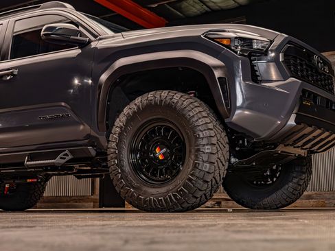 Used 2024 Toyota Tacoma TRD Off-Road w/ TRD Off Road Upgrade Package AWD/4WD image 11