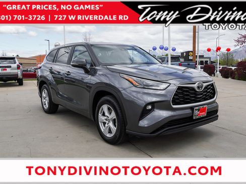 Used 2023 Toyota Highlander LE FWD image 1