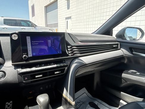 Used 2025 Toyota Camry SE FWD image 16