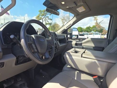 Used 2022 Ford F250 XL w/ Power Equipment Group image 8