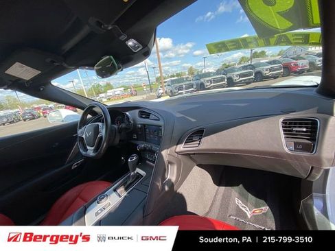 Used 2019 Chevrolet Corvette Stingray Coupe w/ 1LT RWD image 32