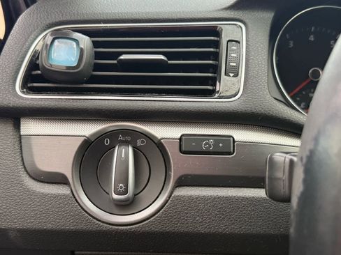 Used 2016 Volkswagen Passat 1.8T R-Line image 12