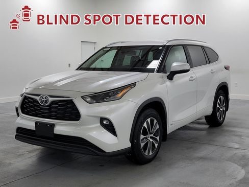 Certified 2025 Toyota Highlander XLE image 5