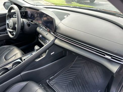 Used 2024 Hyundai Elantra Limited image 23
