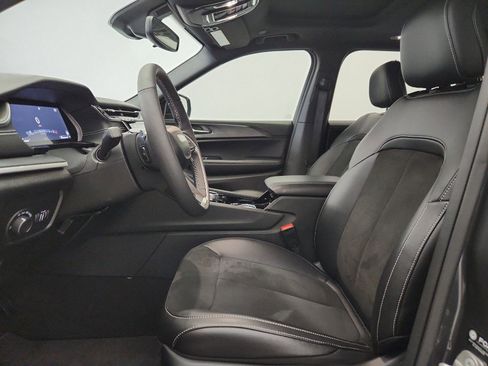 Used 2023 Jeep Grand Cherokee Altitude image 6