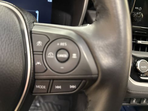 Used 2023 Toyota Corolla Cross XLE w/ Convenience Package image 33
