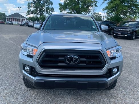 Used 2023 Toyota Tacoma SR5 w/ Technology Package AWD/4WD image 3
