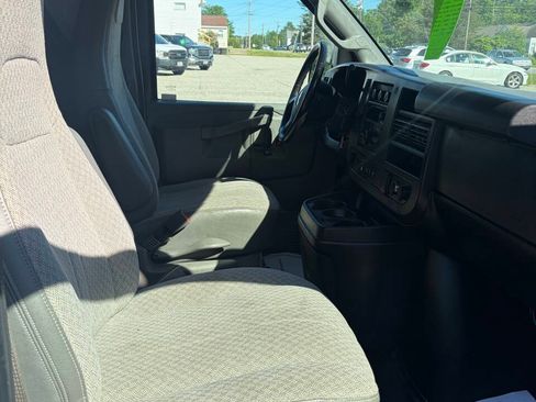 Used 2018 Chevrolet Express 2500 w/ Driver Convenience Package RWD image 12