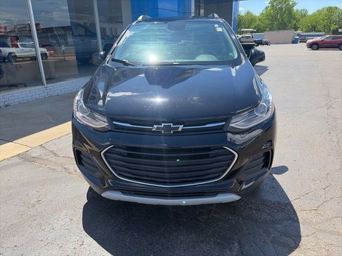 Used 2020 Chevrolet Trax LT w/ LT Convenience Package AWD/4WD image 4