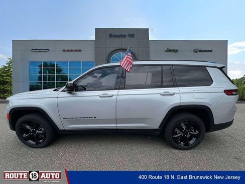 Used 2023 Jeep Grand Cherokee L Laredo AWD/4WD image 6
