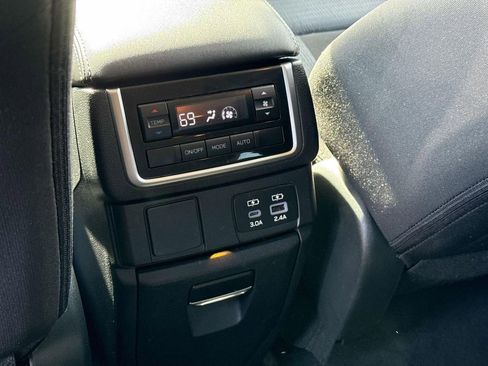 Used 2024 Subaru Ascent Premium w/ Convenience Package image 20