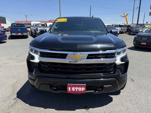 Used 2022 Chevrolet Silverado 1500 LT AWD/4WD image 2