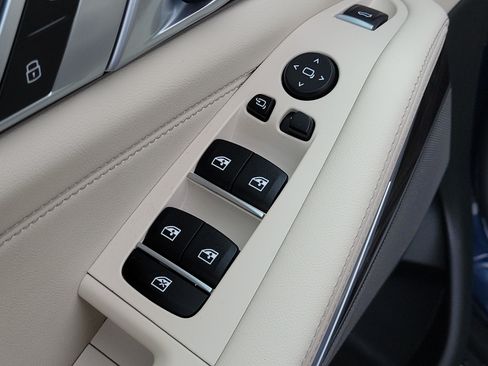 Used 2025 BMW X5 sDrive40i w/ Executive Package RWD image 21