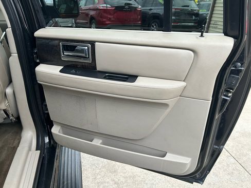 Used 2015 Lincoln Navigator L 4WD image 16