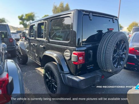 Used 2025 Jeep Wrangler Unlimited Sahara w/ Safety Group AWD/4WD image 3
