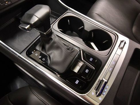 Certified 2026 Kia Carnival SX w/ SX Dark Edition Package FWD image 32