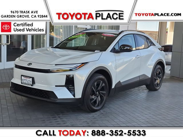 Certified 2026 Toyota C-HR AWD/4WD image 1