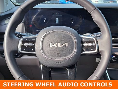 Used 2026 Kia Carnival EX image 11