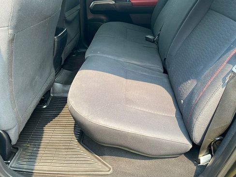 Used 2018 Toyota Tacoma SR5 AWD/4WD image 27