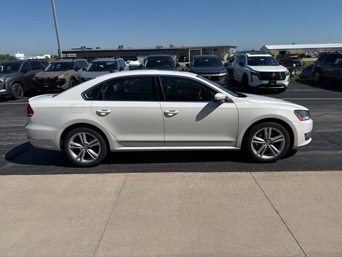 Used 2015 Volkswagen Passat 1.8T SE FWD image 12