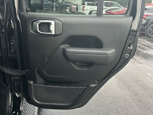 Used 2022 Jeep Wrangler Unlimited Sport AWD/4WD image 17