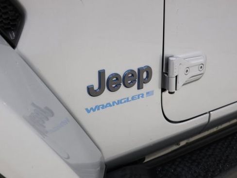 Used 2023 Jeep Wrangler Unlimited Sahara AWD/4WD image 12