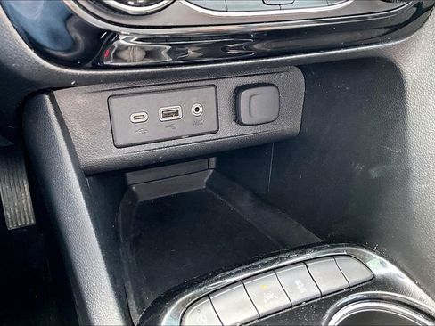Used 2021 Buick Encore GX Preferred w/ Cold Weather Comfort Package FWD image 31