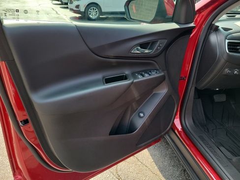 Used 2024 Chevrolet Equinox LT FWD image 24