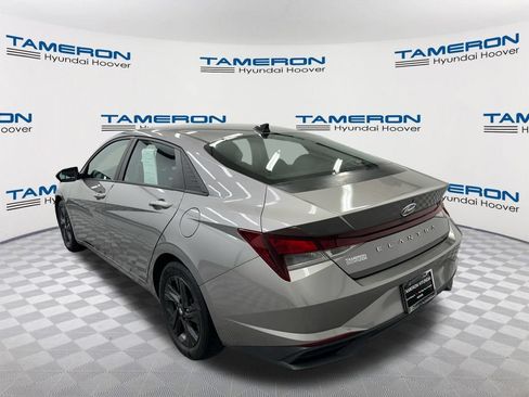 Used 2021 Hyundai Elantra SEL w/ Convenience Package FWD image 3