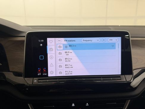 Used 2025 Volkswagen Atlas SE image 25