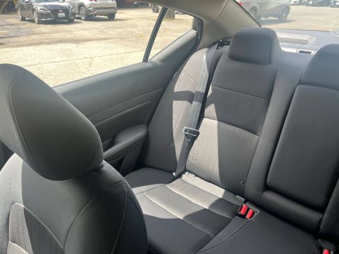 Used 2025 Nissan Altima 2.5 SV FWD image 39