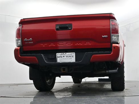 Used 2019 Toyota Tacoma Limited image 43