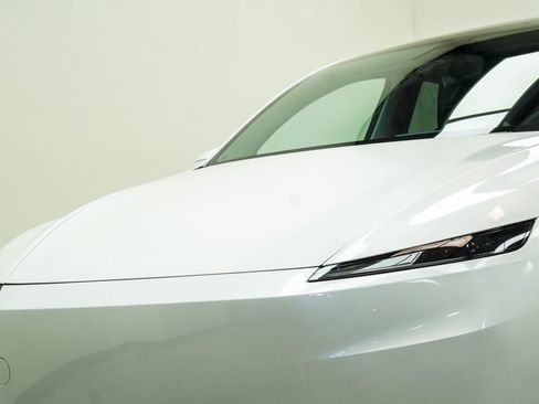 Used 2026 Tesla Model Y 2WD image 2