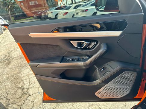 Used 2021 Lamborghini Urus image 18