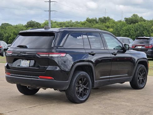 Used 2024 Jeep Grand Cherokee Altitude RWD image 7