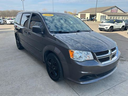 Used 2016 Dodge Grand Caravan FWD image 3