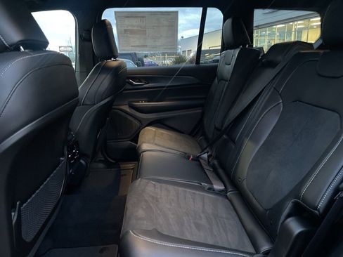 New 2025 Jeep Grand Cherokee L Altitude image 12