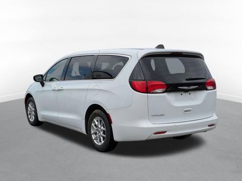 Used 2023 Chrysler Voyager LX FWD image 4