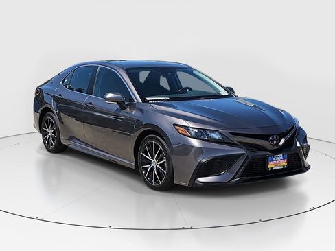Used 2022 Toyota Camry SE w/ Carpet Mat Package (TMS) FWD image 3