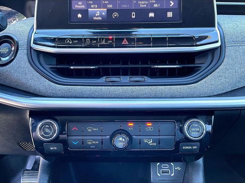 Certified 2022 Jeep Compass Latitude image 17