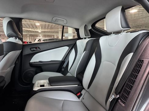 Used 2017 Toyota Prius Prime Advanced FWD image 33
