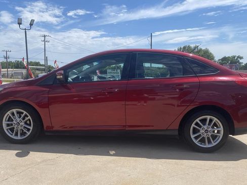 Used 2017 Ford Focus SE FWD image 9