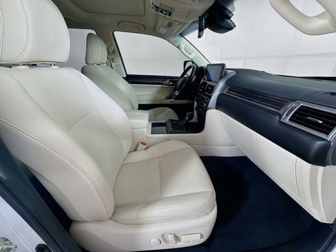 Used 2023 Lexus GX 460 Premium w/ Premium Package image 35